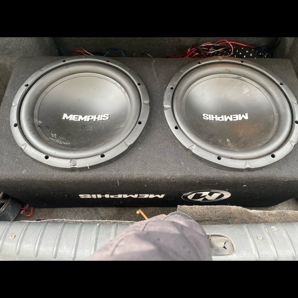 2 12s speakers and 2000 watt amplifier